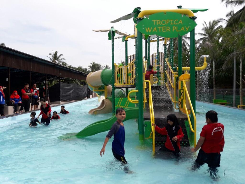 Hotel Hs Farm Waterpark Muar Exterior foto